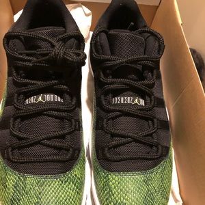 Jordan 11 low NightShades